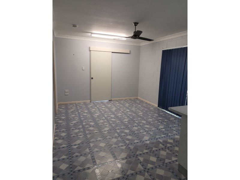 8 Canterbury Road, Kirwan QLD 4817