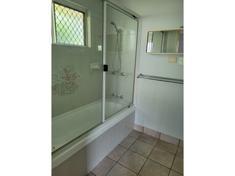 8 Canterbury Road, Kirwan QLD 4817