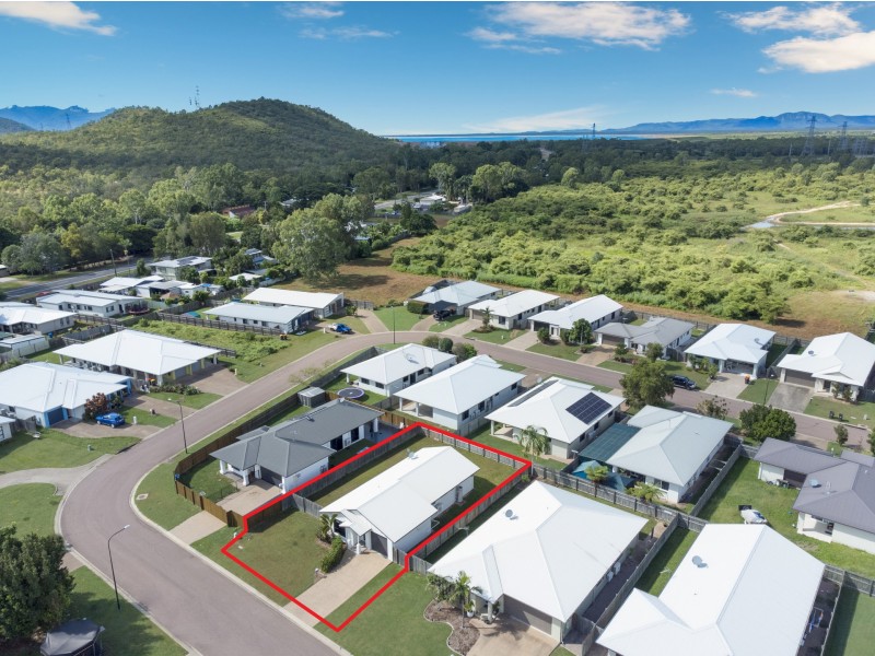 13 Hollanders Crescent, Kelso QLD 4815