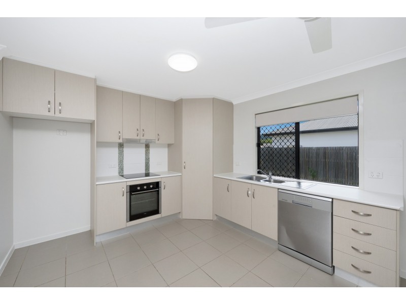 13 Hollanders Crescent, Kelso QLD 4815