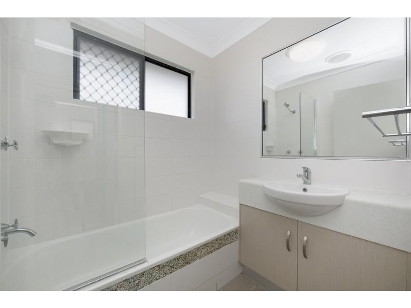 13 Hollanders Crescent, Kelso QLD 4815