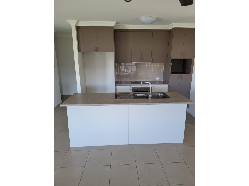 16 Glendower Street, Bushland Beach QLD 4818