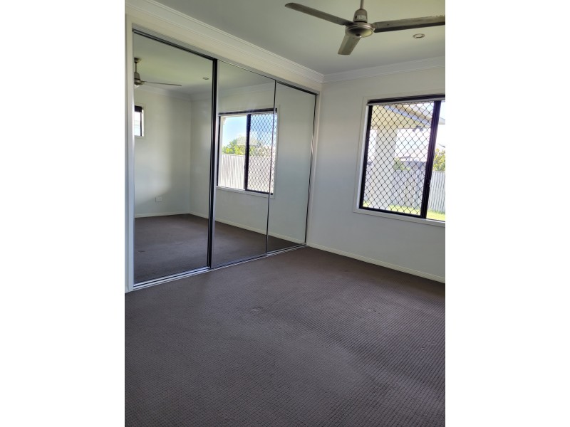 16 Glendower Street, Bushland Beach QLD 4818