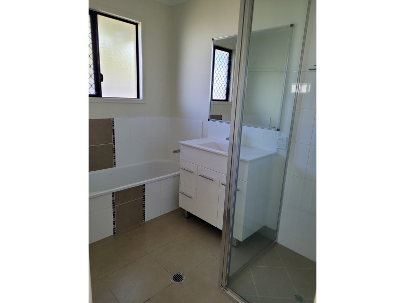 16 Glendower Street, Bushland Beach QLD 4818