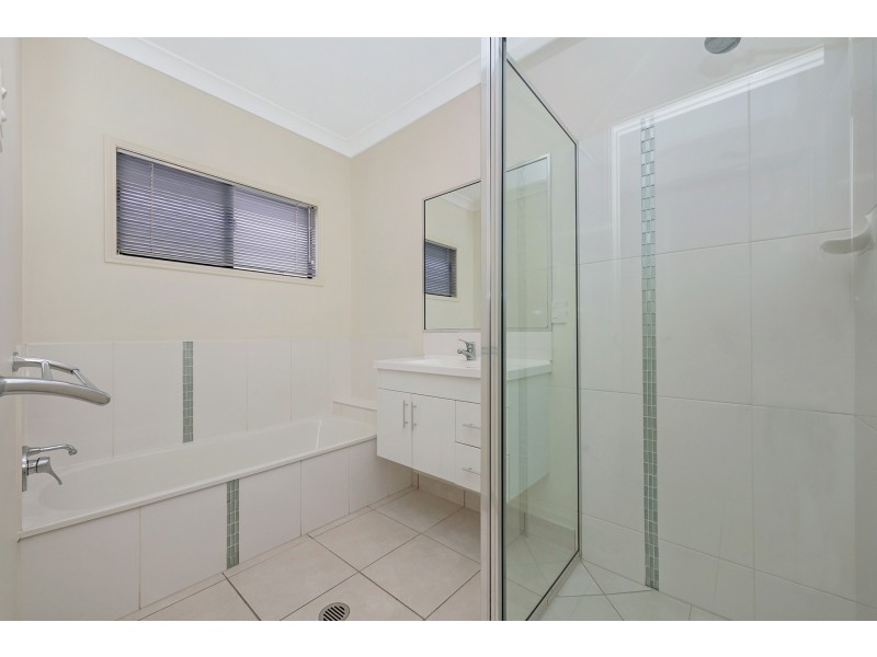 32 Hollanders Crescent, Kelso QLD 4815