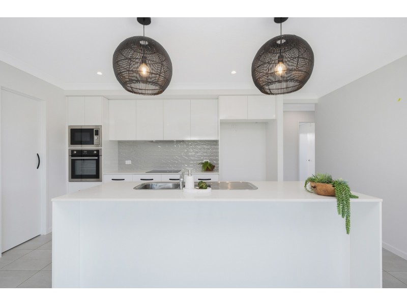 45 Salonika Circuit, Bushland Beach QLD 4818