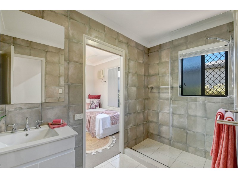 6 Coolaree Drive, Bushland Beach QLD 4818