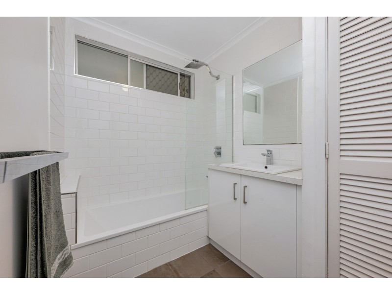 2 Carina Court, Mount Louisa QLD 4814