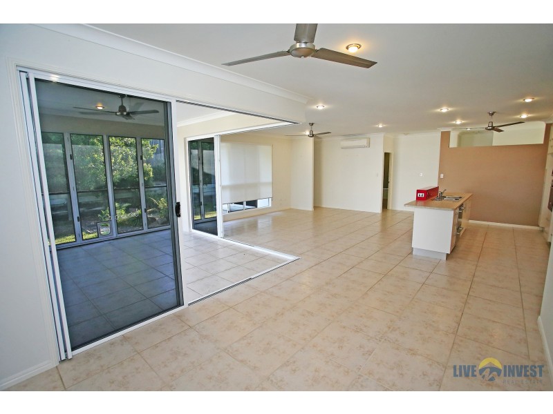 17 Hillock Crescent, Bushland Beach QLD 4818