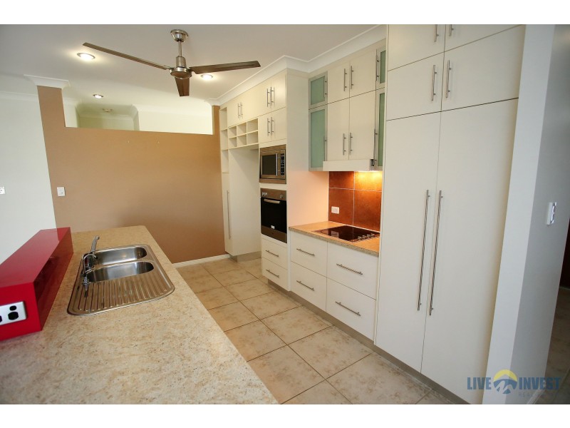 17 Hillock Crescent, Bushland Beach QLD 4818