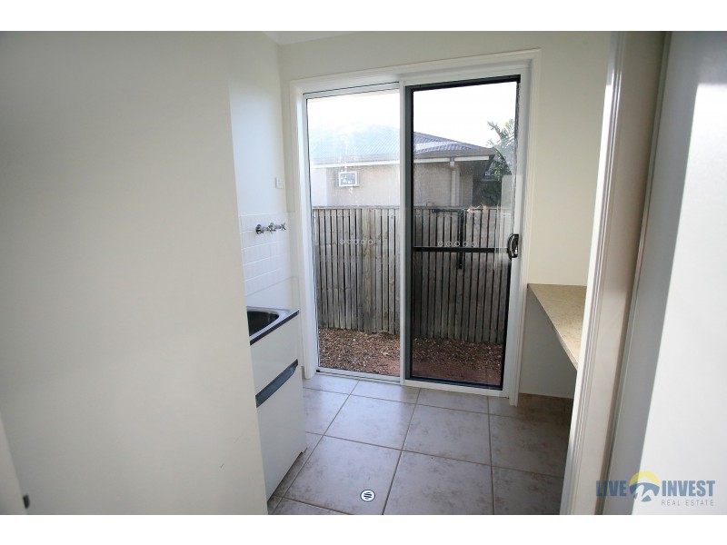 17 Hillock Crescent, Bushland Beach QLD 4818