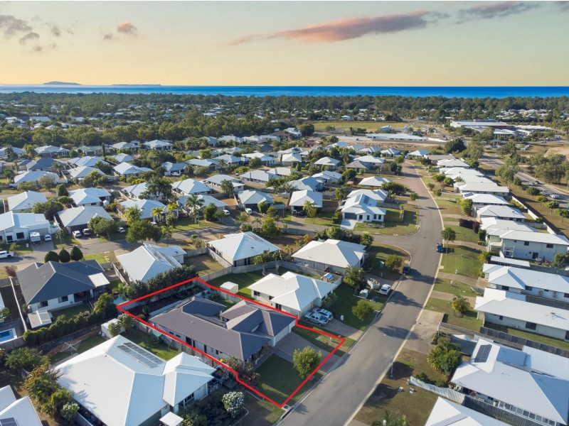 28 Bilbao Place, Bushland Beach QLD 4818