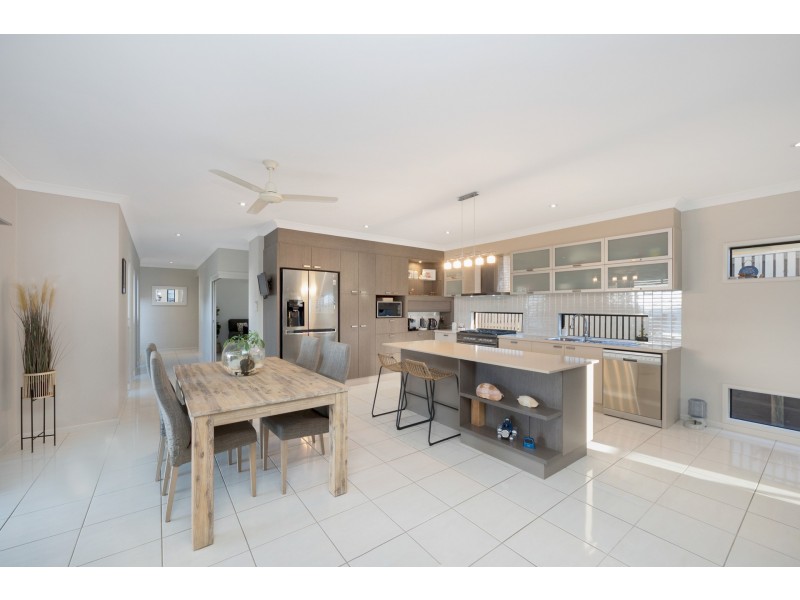 28 Bilbao Place, Bushland Beach QLD 4818