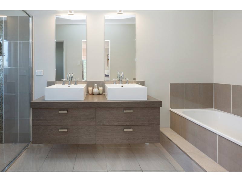 28 Bilbao Place, Bushland Beach QLD 4818