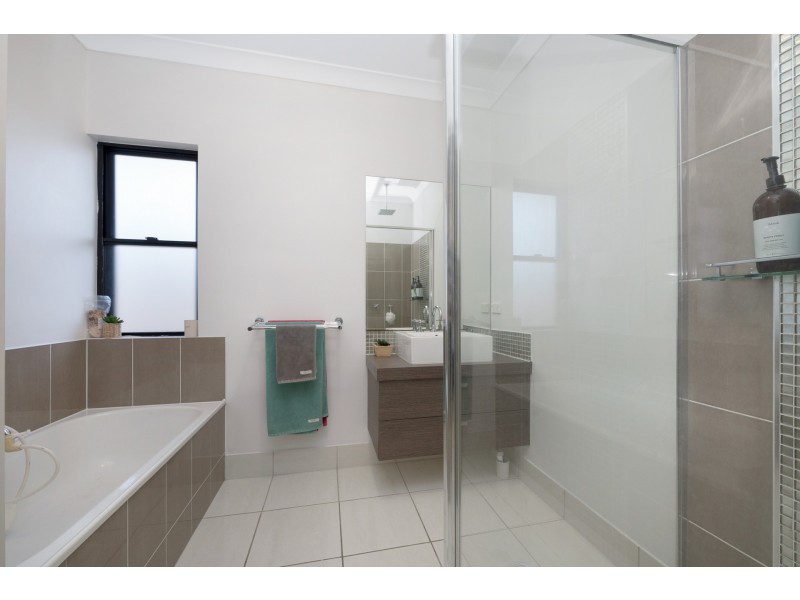 28 Bilbao Place, Bushland Beach QLD 4818