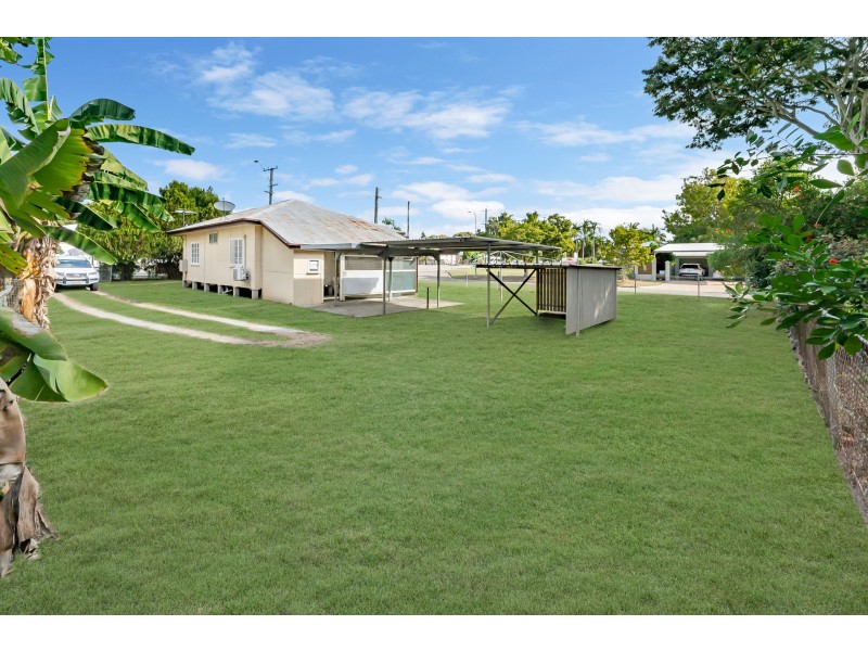 105 Ross River Road, Mundingburra QLD 4812