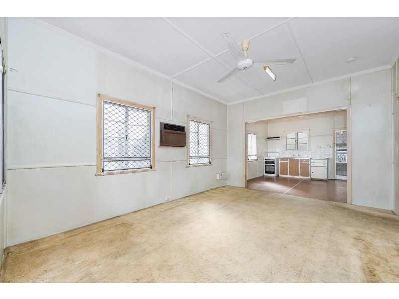 105 Ross River Road, Mundingburra QLD 4812