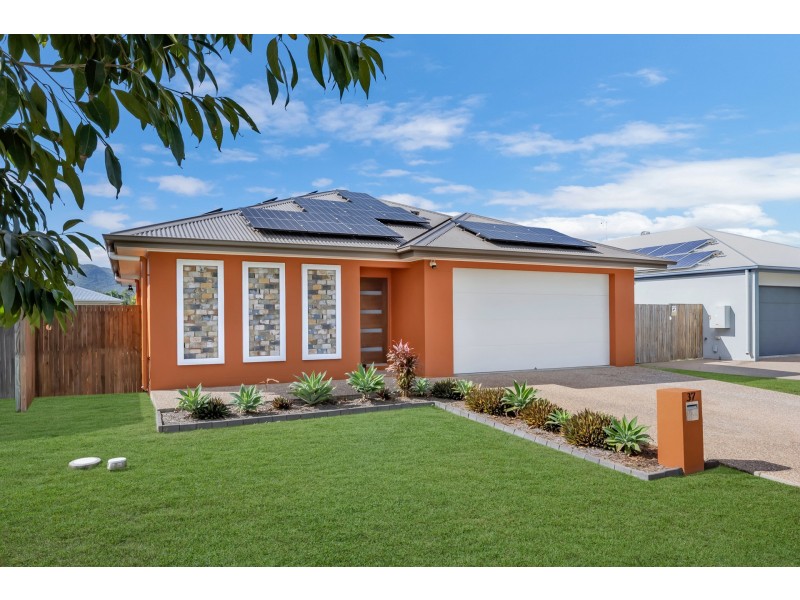 37 Wakeboard Circuit, Kelso QLD 4815