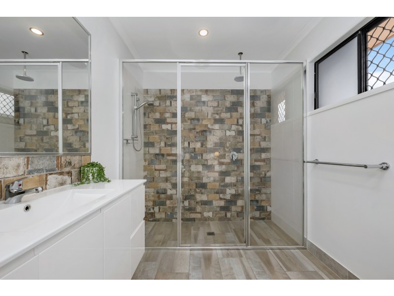 37 Wakeboard Circuit, Kelso QLD 4815