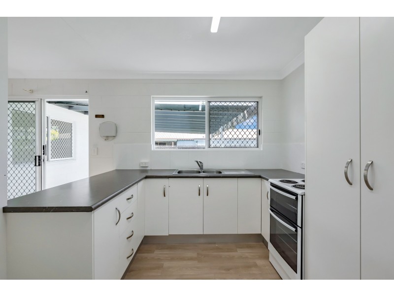 31 Barnett Street, Mount Louisa QLD 4814