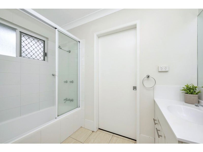 31 Barnett Street, Mount Louisa QLD 4814