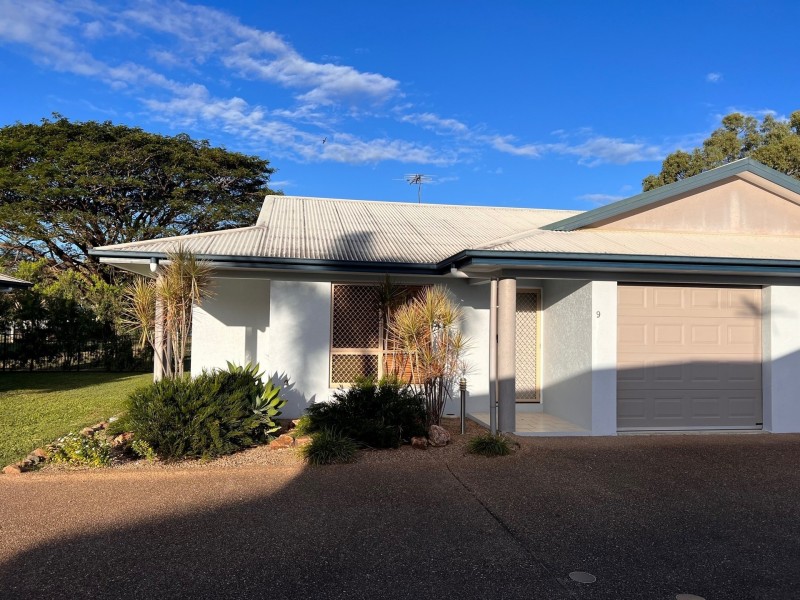 9/10 Renecol Avenue, Rasmussen QLD 4815