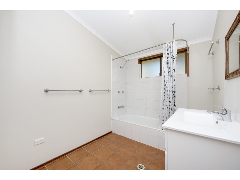 10 Vesterman Court, Bushland Beach QLD 4818