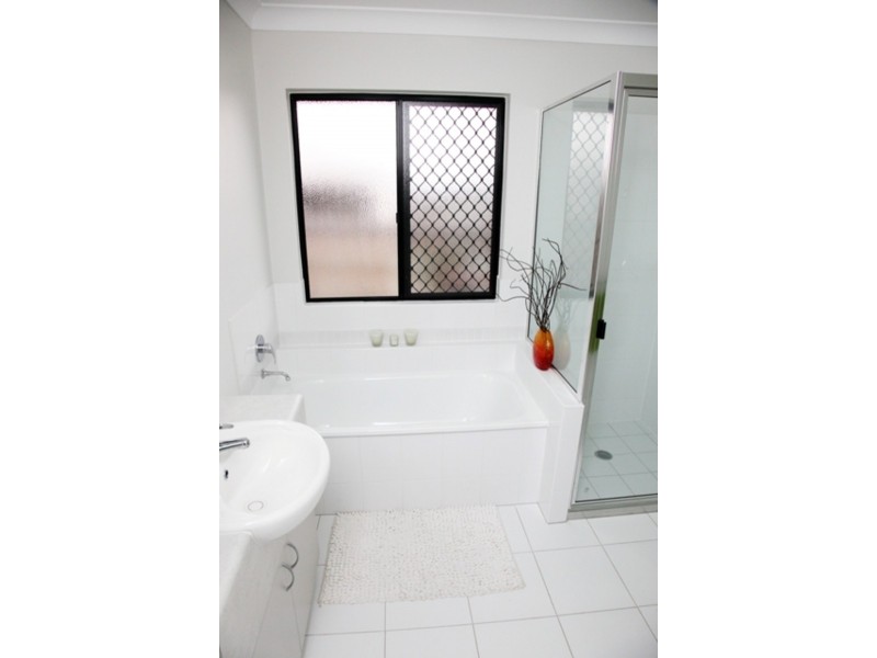 3 Franklin Drive, Mount Louisa QLD 4814