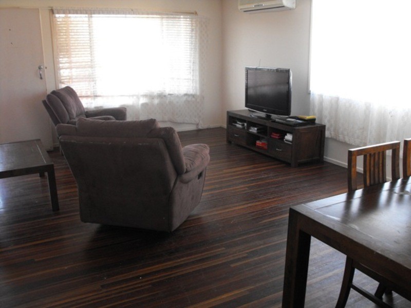 8 Lambert Street, Kirwan QLD 4817