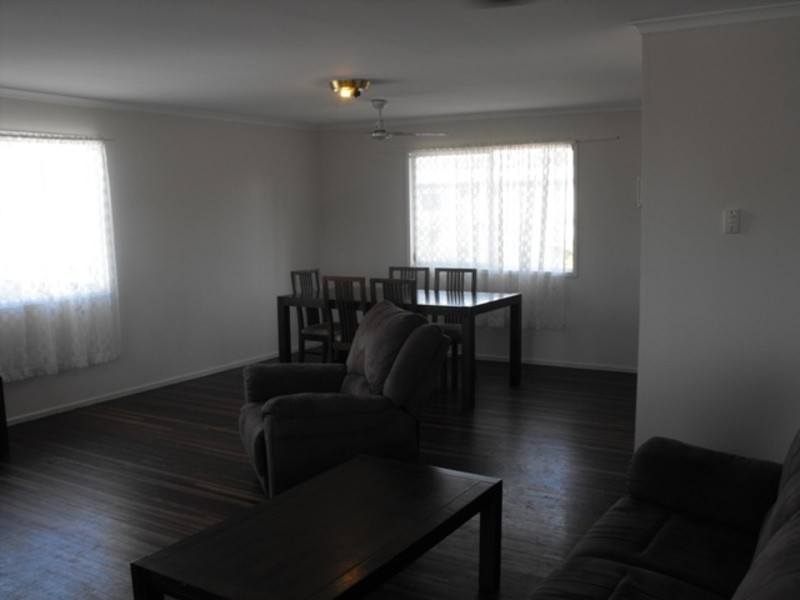 8 Lambert Street, Kirwan QLD 4817