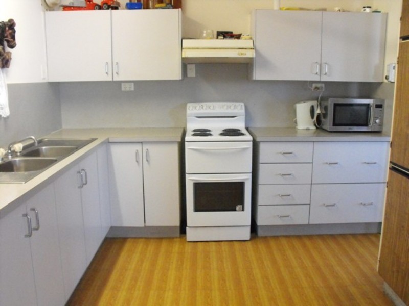 8 Lambert Street, Kirwan QLD 4817