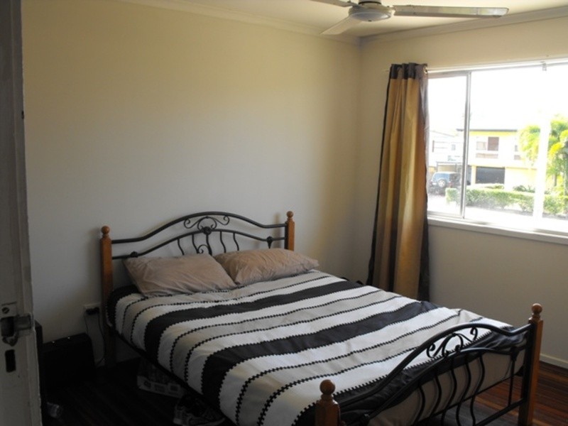 8 Lambert Street, Kirwan QLD 4817