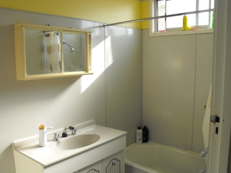 8 Lambert Street, Kirwan QLD 4817