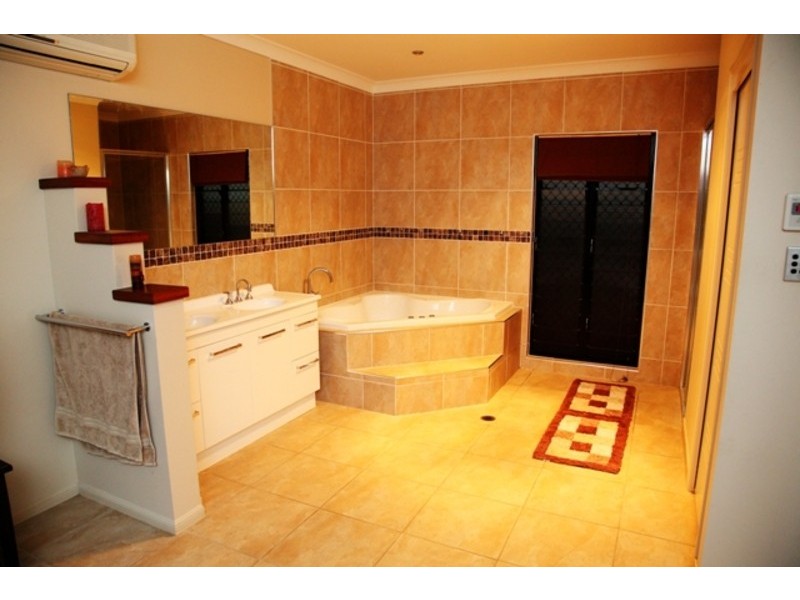 21 Tennessee Way, Kelso QLD 4815