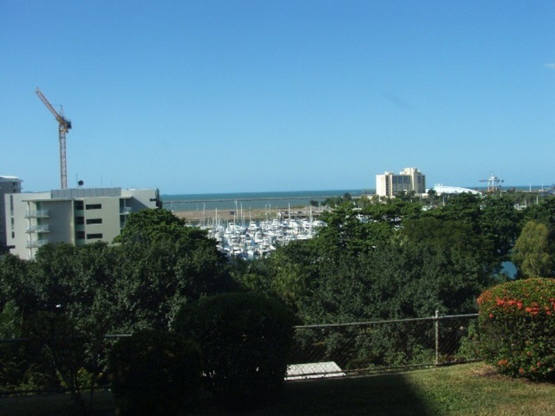 2/23A Cleveland Terrace, North Ward QLD 4810