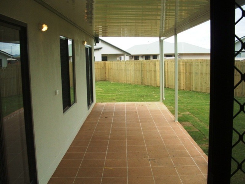 22 Wexford Crescent, Mount Low QLD 4818