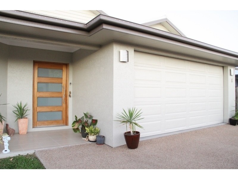 Bushland Beach QLD 4818