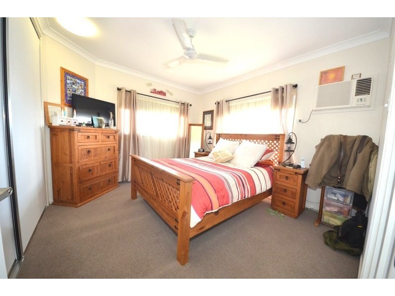 Bushland Beach QLD 4818