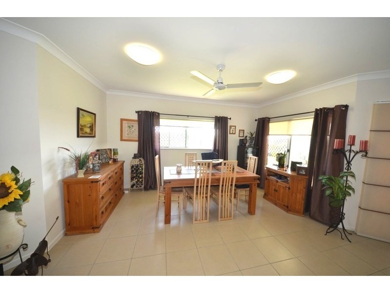 Bushland Beach QLD 4818