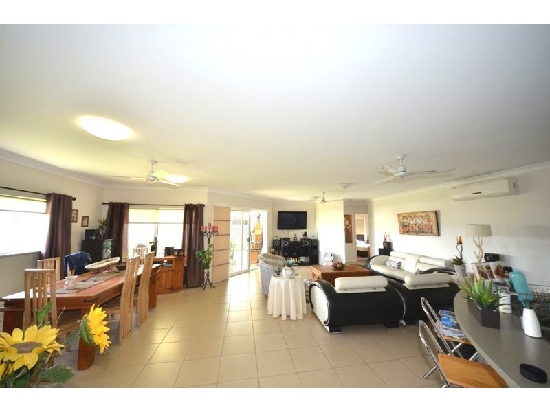 Bushland Beach QLD 4818