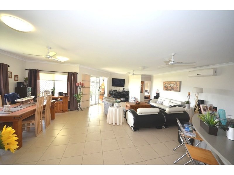 Bushland Beach QLD 4818