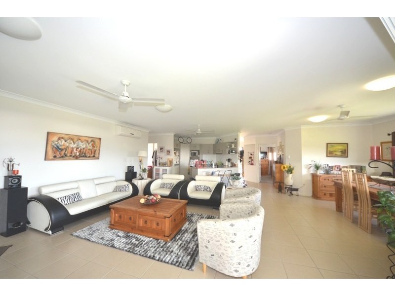 Bushland Beach QLD 4818