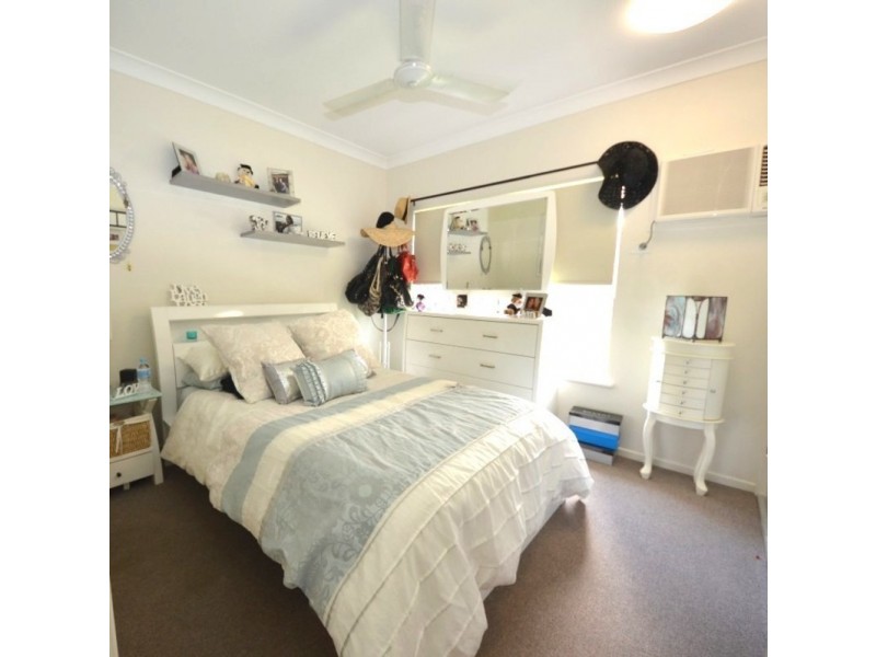 Bushland Beach QLD 4818