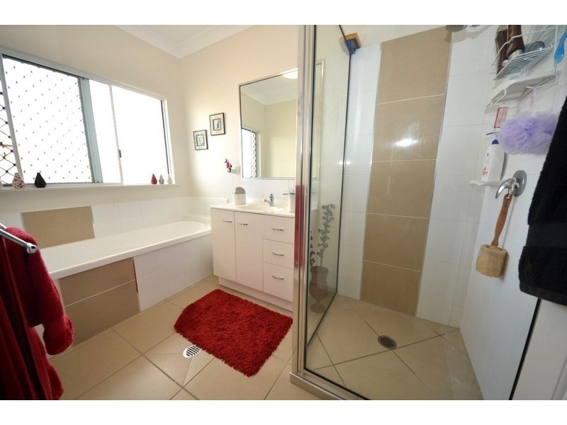 Bushland Beach QLD 4818