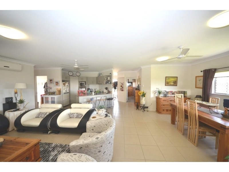 Bushland Beach QLD 4818