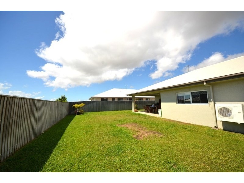 Bushland Beach QLD 4818