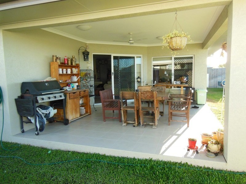 Bushland Beach QLD 4818