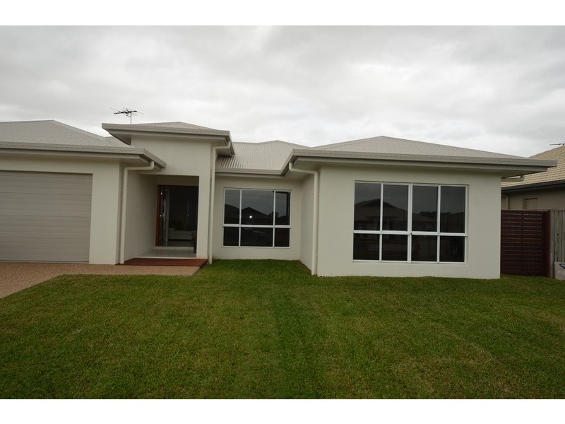 25 Hillock Crescent, Bushland Beach QLD 4818