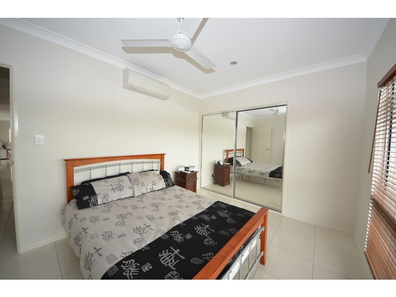 25 Hillock Crescent, Bushland Beach QLD 4818