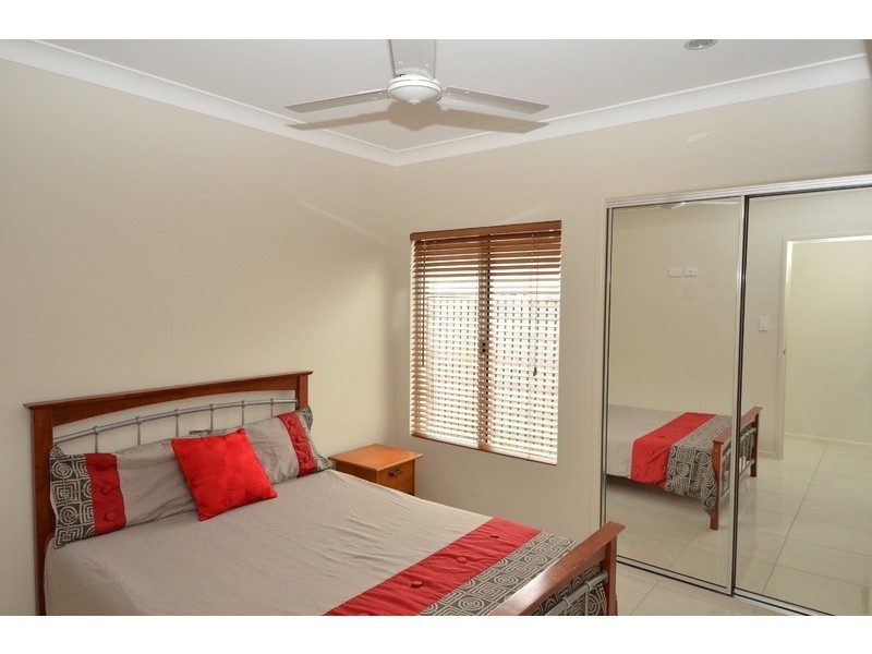 25 Hillock Crescent, Bushland Beach QLD 4818